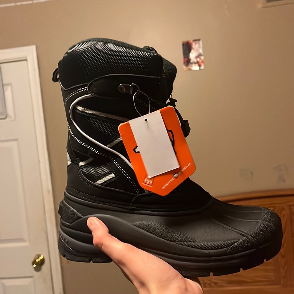 Snow boots